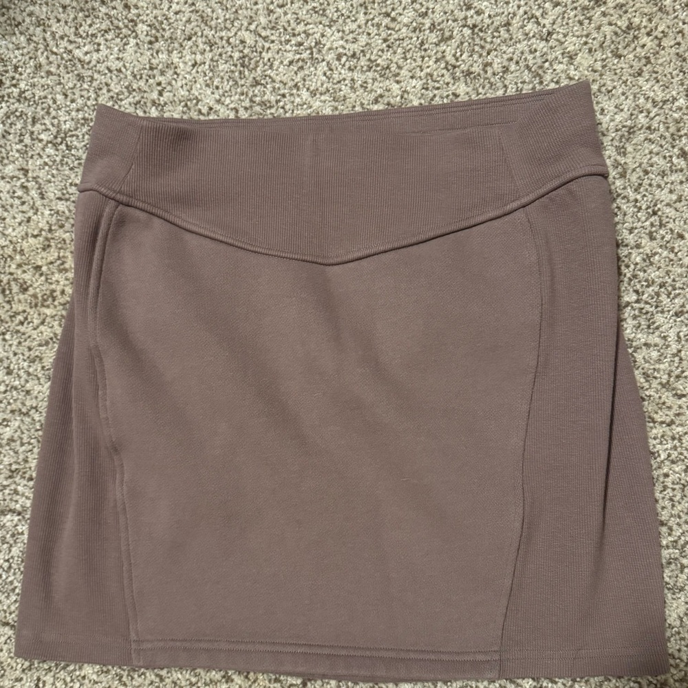 Lululemon Scuba High Rise Tan Mini Skirt, size Medium, NWOT